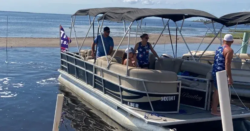 pontoon boat rental customers returning to dock at bayou boat rentals